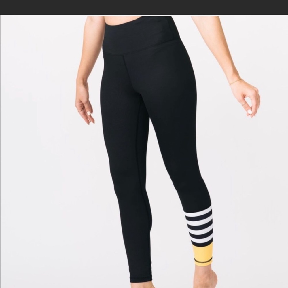 Zyia Active Bumble Bee Leggings. Size 16-18